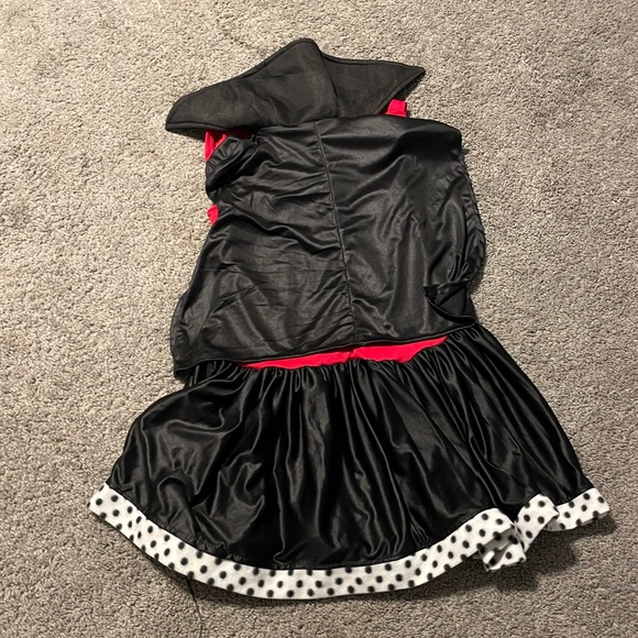 FREE Kids Queen Costume - Picture 2 of 3